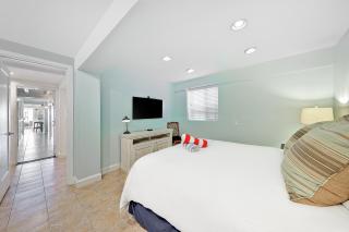 Tommy Bahama Beach Rd I - Dana Point - 5