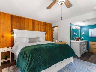 Serene Lakeside Retreat- 3 Bdr Romantic Getaway - 6