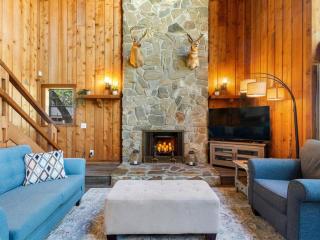 Serene Lakeside Retreat- 3 Bdr Romantic Getaway - 4