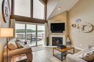 'Lake It Easy' Waterfront Ozarks Condo w/ Balcony! - 7
