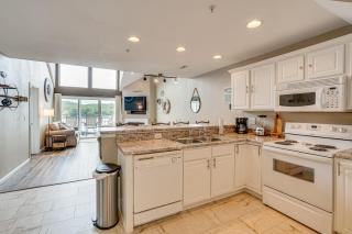 'Lake It Easy' Waterfront Ozarks Condo w/ Balcony! - 5