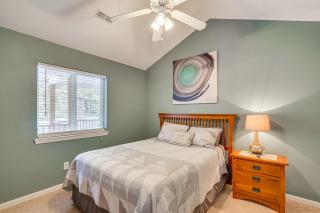 'Lake It Easy' Waterfront Ozarks Condo w/ Balcony! - 1