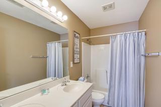 'Lake It Easy' Waterfront Ozarks Condo w/ Balcony! - 2