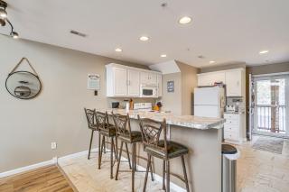 Lake It Easy Waterfront Ozarks Condo with Balcony! - Camdenton - 8