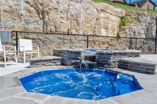 Golf Simulator- Private Hot Tub- Lake Views- Free Daily Tickets- Close to Attractions - Branson - 3