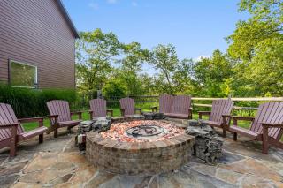 Huge Lakeview Getaway w/ Fun Arcades, Ping Pong Free Silver Dollar City Tickets Community Amenities! - Branson - 4