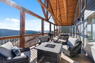 Huge Lakeview Getaway w/ Fun Arcades, Ping Pong Free Silver Dollar City Tickets Community Amenities! - Branson - 2