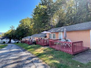 Hill View Motel and Cottages - Lake George - 8