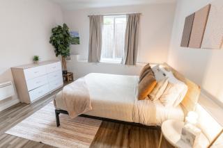 Walkable Apt Next to Restaurants, Bars, and Shops! - Portland - 4