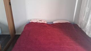 AP com cama King size e 2 colchão no chão e Internet no centro de Blu - 5