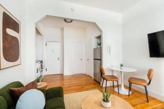 444-1A Beautiful 1BR Midtown West - 1