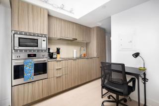 Modern Micro Studio in Heart of Downtown - 4