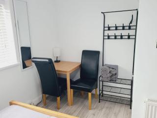 RoomZ-GATWICK-LONDON-Airport Parking-Travel Service - Ifield - 2