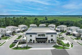 Dreamy Villa with Ice Castle BR, Theater & Game Loft - Davenport - 9