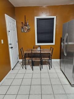 Large 3 BRM 2 Bath Near EWR NYC - Newark - 6