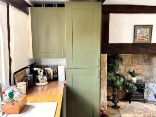 Stylish Tudor Cottage & Hot Tub - 3