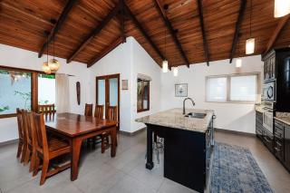 Close to Beach Villa with 2 Casitas - Tamarindo - 7