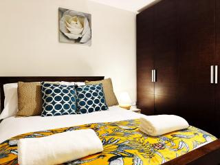 Jasmine's 2 bedroom apartment near Brunel University and Heathrow - 0