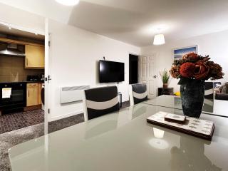 Jasmine's 2 bedroom apartment near Brunel University and Heathrow - 1