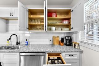 Contemporary Blue Oasis Apt 1 - Omaha - 1