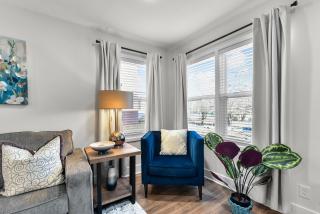 Contemporary Blue Oasis Apt 1 - Omaha - 8