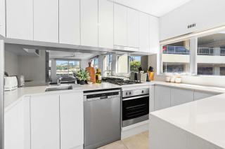 Sydney Harbourside Apartment - 4