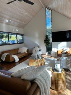 White Pebble - stylishly curated 4 bedroom home - Quindalup - 1
