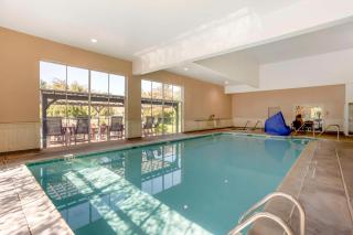 Best Western PLUS Revere Inn & Suites - Paradise - 2