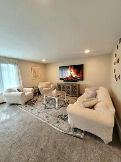 Spacious Buffalo Home Near Niagara Fall, Bills Stadium, Buffalo Airport - Depew - 0