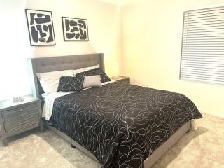 Cozy Home 4BD, 3BR Sleeps 10 - Hesperia - 6