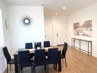 Cozy Home 4BD, 3BR Sleeps 10 - Hesperia - 9