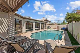 Relaxing 5br W Heated Pool, Billiards & Foosball - Glendale - 0