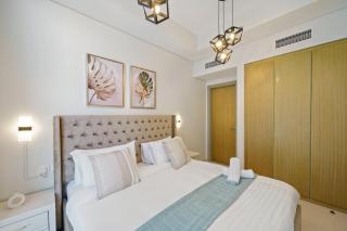 43rd Floor Stunner Luxe 2br In Business Bay - Dubai - 1