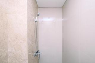 Cozy and Simply Look Studio Room at Transpark Cibubur Apartment By Travelio - Depok - 5