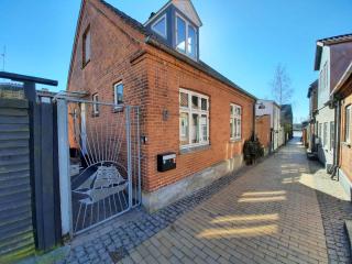 Cozy Central Located Townhouse In Nakskov - Nakskov - 9