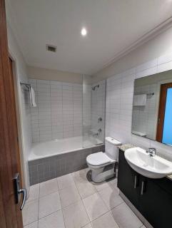 Bright & Conveniently Located Townhouse - Perth - 1