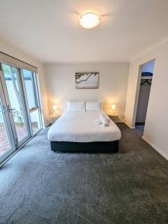 Bright & Conveniently Located Townhouse - 0