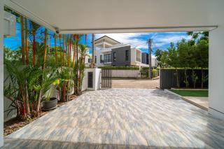 Luxury 5BR Villa Rooftop Pool - - 6