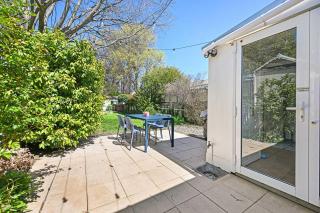 March Townhouse - Central & Leafy, Pet Friendly - Orange - 7