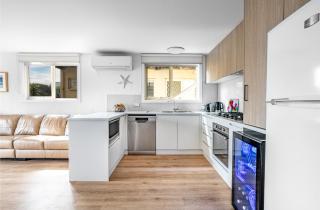 Metres from the Beach, Outdoor Area, Spacious - Ocean Grove - 8