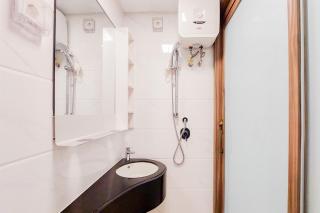 Best Deal and Simply Look Studio Room at Sky House BSD Apartment By Travelio - Tangerang - 4