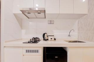 Best Deal and Simply Look Studio Room at Sky House BSD Apartment By Travelio - Tangerang - 1