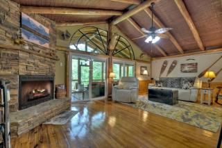 Bear Naked Hideaway - Relax in the hot tub with sounds from the nearby creek - Epworth - 5