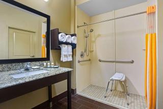 La Quinta by Wyndham Pearsall - Pearsall - 1