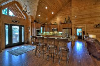5 OClock Somewhere Hot tub fireplace pool table and more - Mineral Bluff - 3