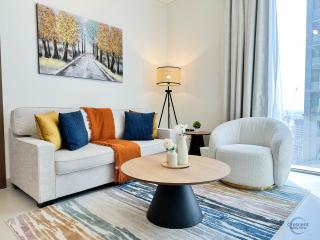 Stylish 2BR Escape 2 Balconies Pool View - Dubai - 9