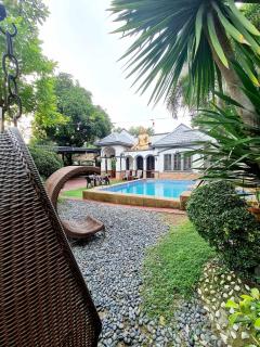 The Golden Buddha Villa - Pulungmaragul - 8