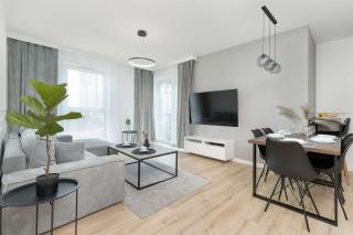 Nowa Letnica Apartment with Balcony & Parking Arena Gdańsk by Noclegi Renters - Danzig - 3