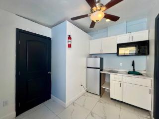 1 bedroom 1 bath 1 kitchen in Fort Lauderdale - 1