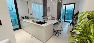 Premium 2br Apt Burj Khalifa View Pool Access - Dubai - 1